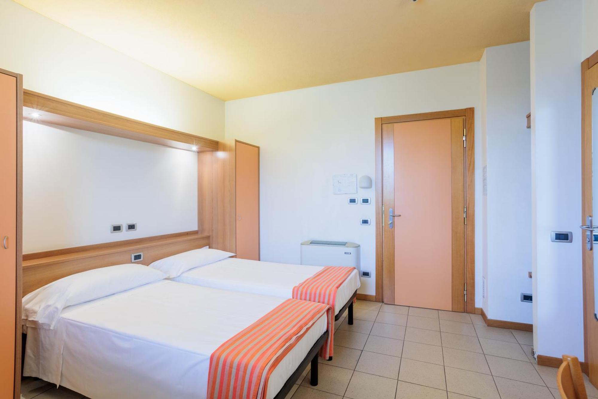 Eurhotel Fontevivo Екстериор снимка